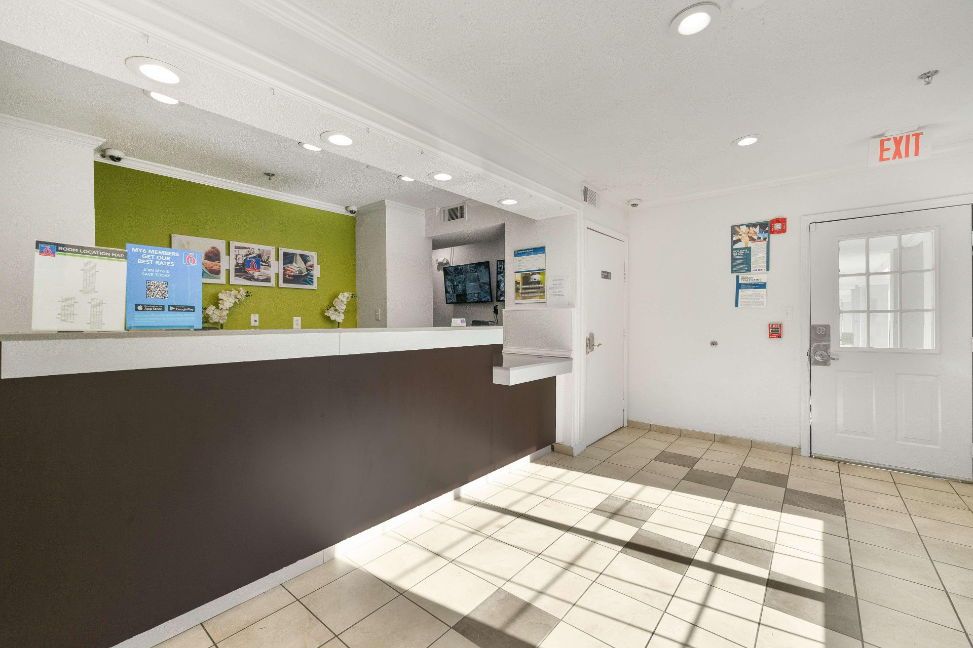Vista Lobby Studio 6 Tucker, GA - Atlanta Northlake
