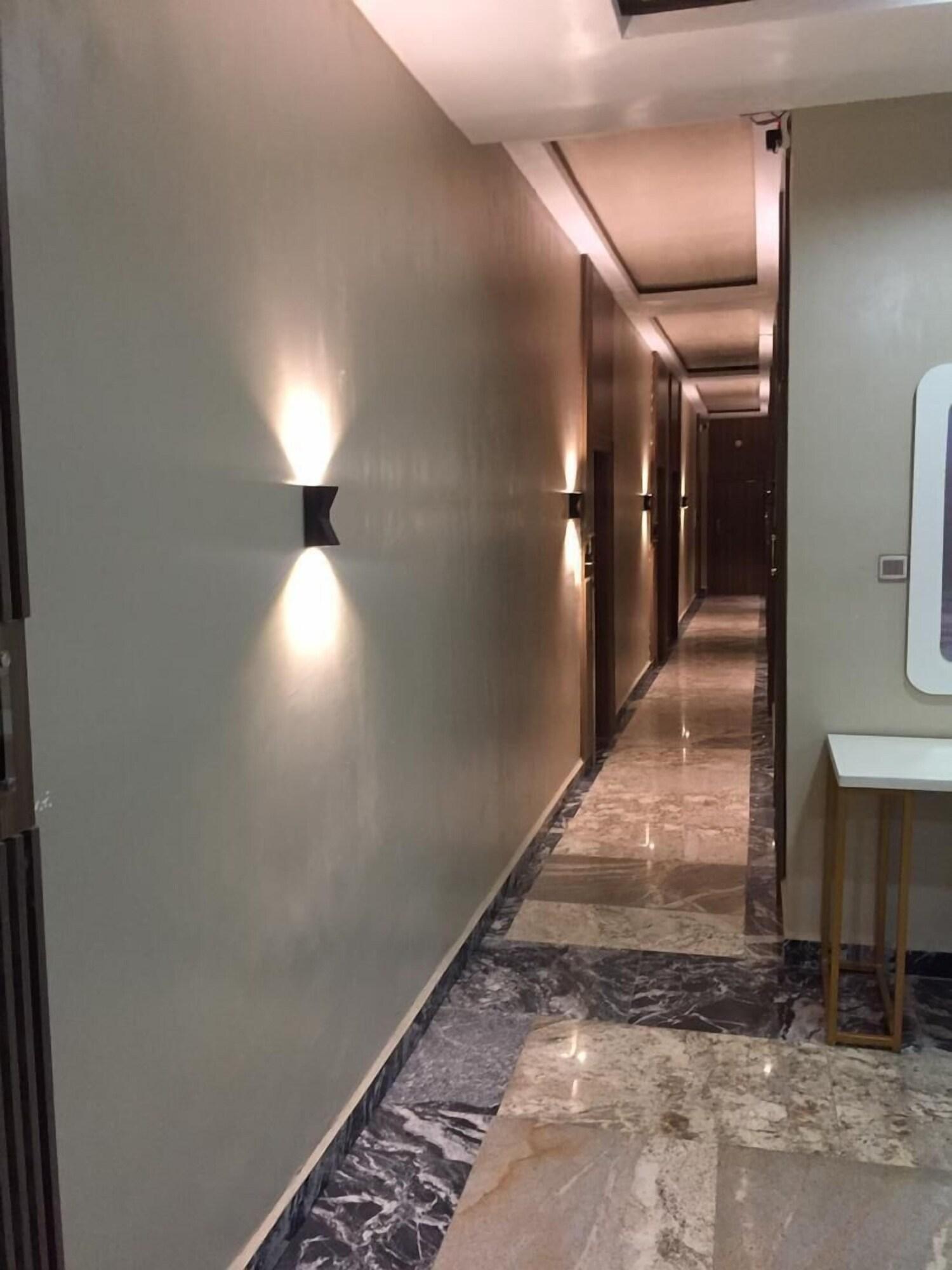 Varios Sulgad Majesic Hotel