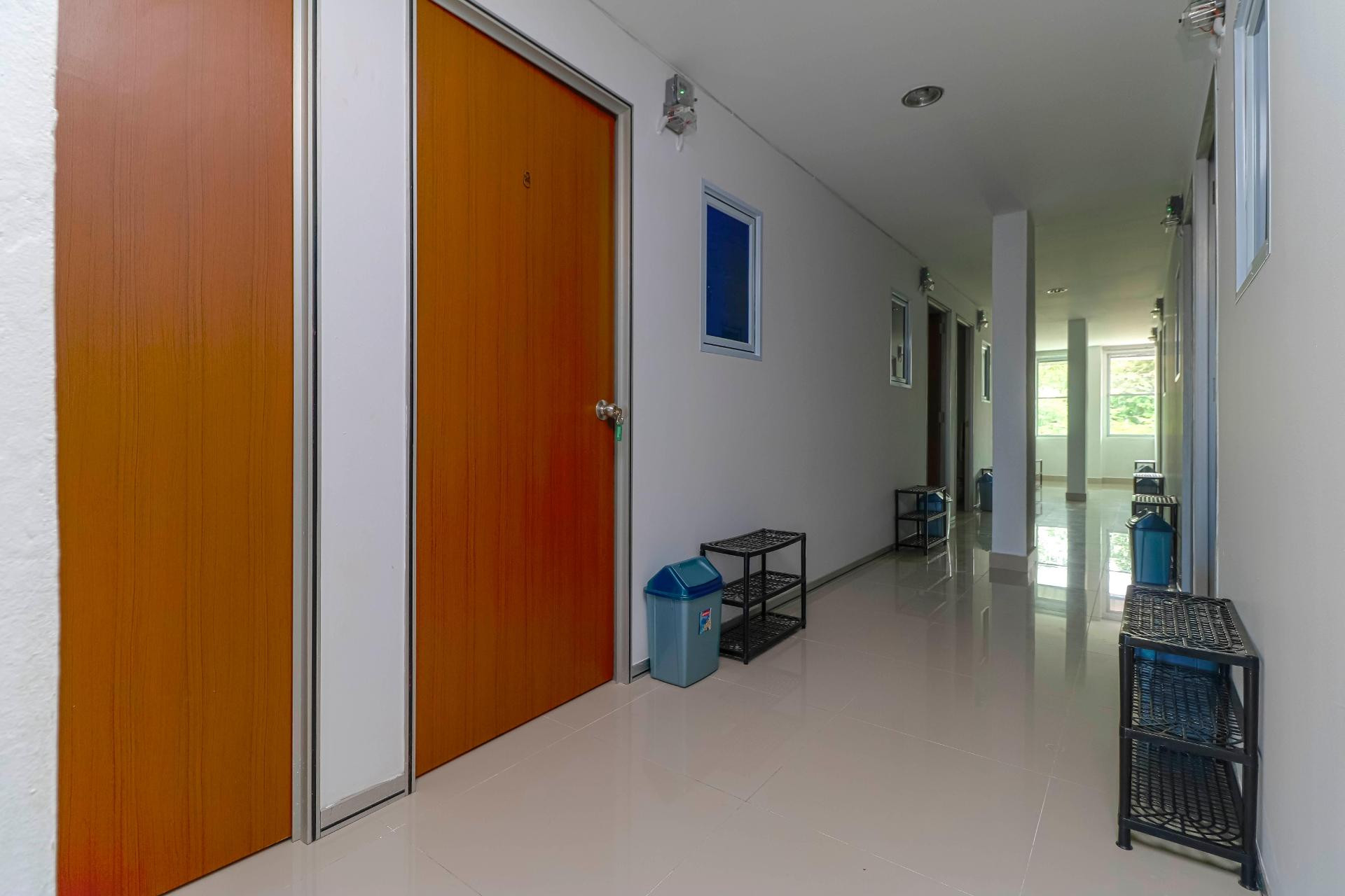 Vista Lobby RedDoorz Plus Near Kepri Mall