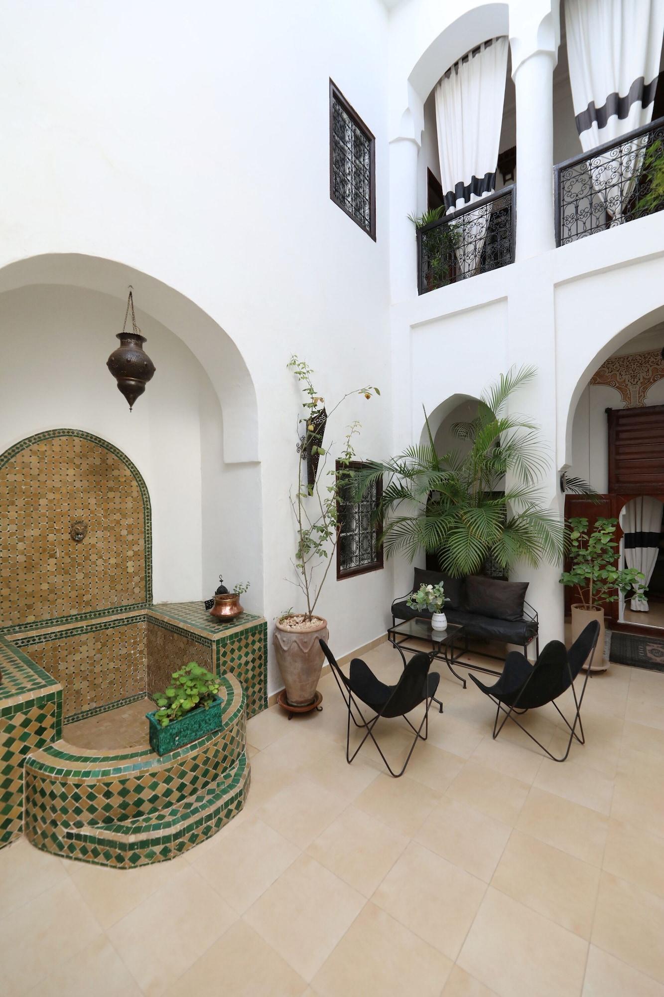 Varios Riad Noor Charana