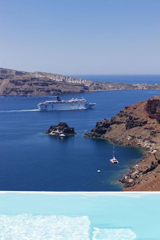 Praia Canaves Oia Suites