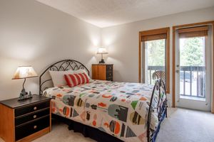Alquiler Vacacional - 3BR condo on Creek with mountain views. Close to Main Street!