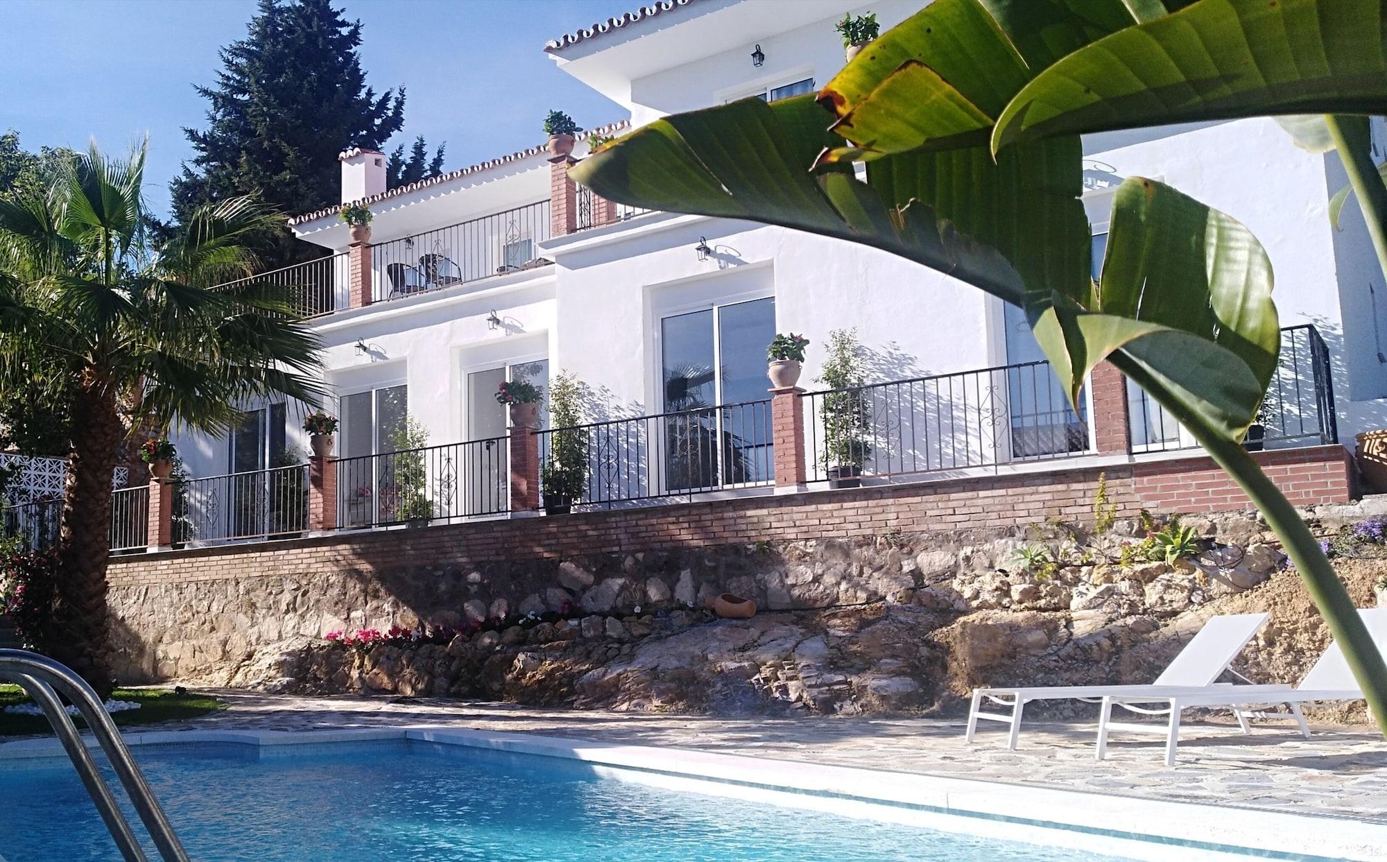 Vista Exterior Boutique X Pueblo Benalmadena