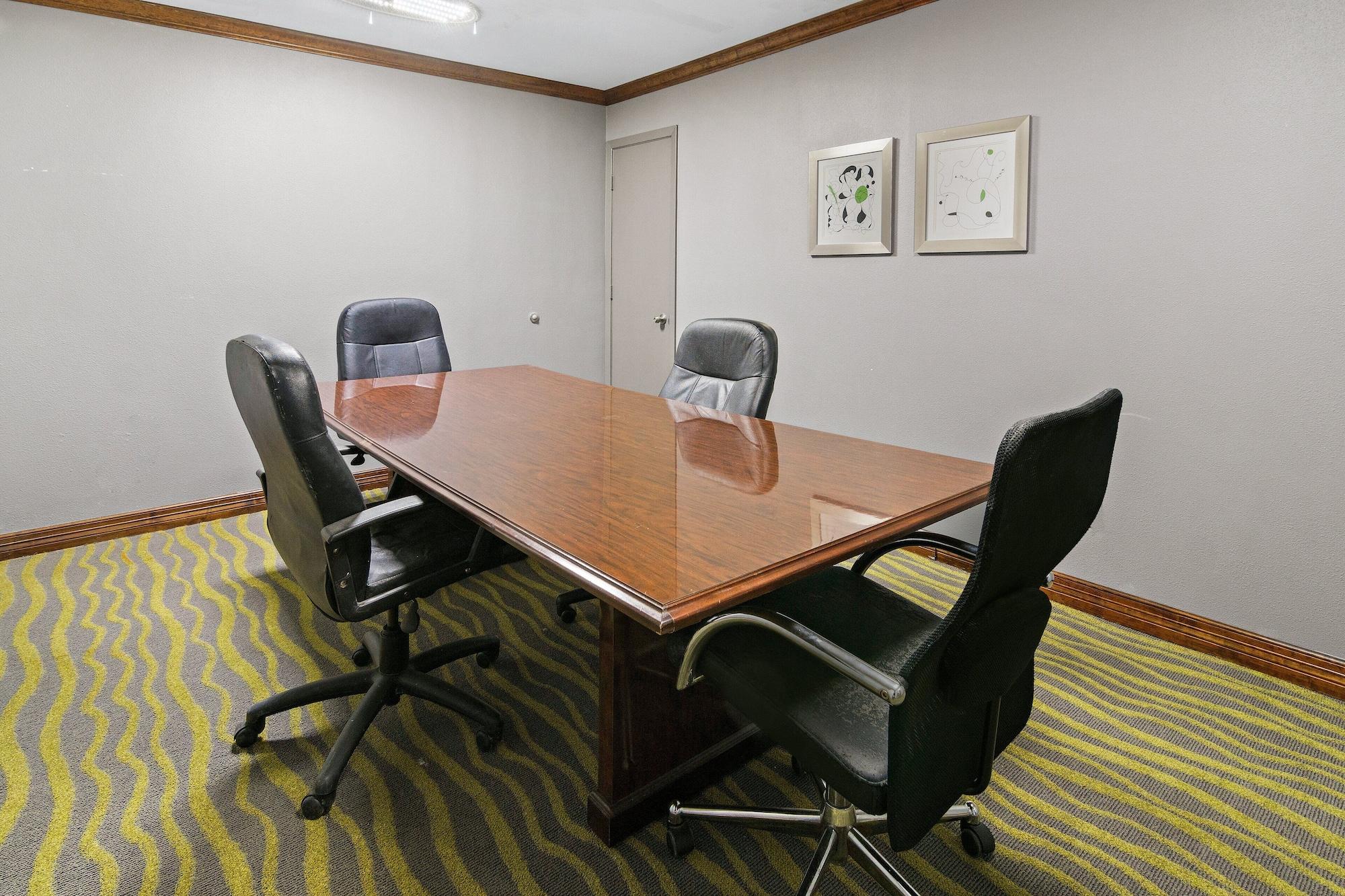 Sala de Reuniones Red Roof Inn & Suites Irving – DFW Airport South