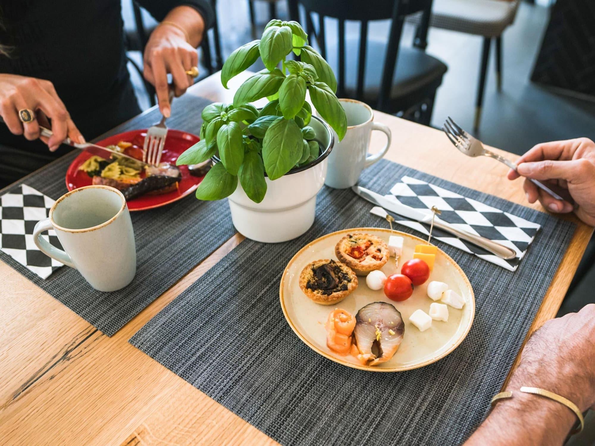 Restaurant Roxon Sea Sand Bat Yam