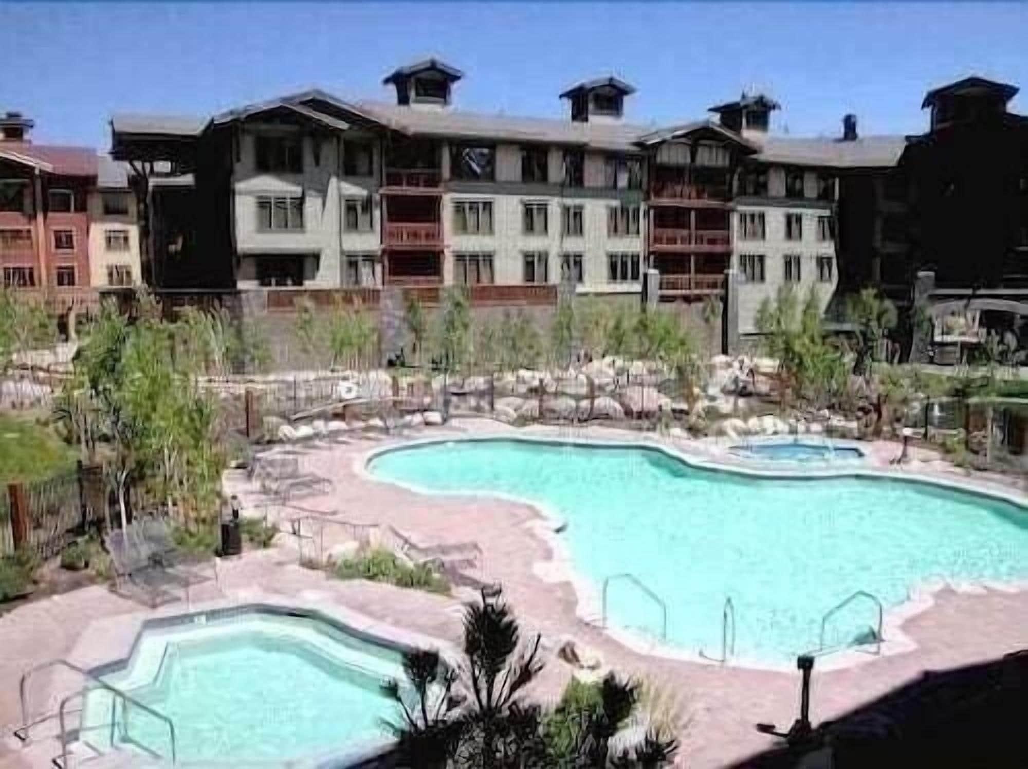 Varios Village 2230 White Mountain Lodge