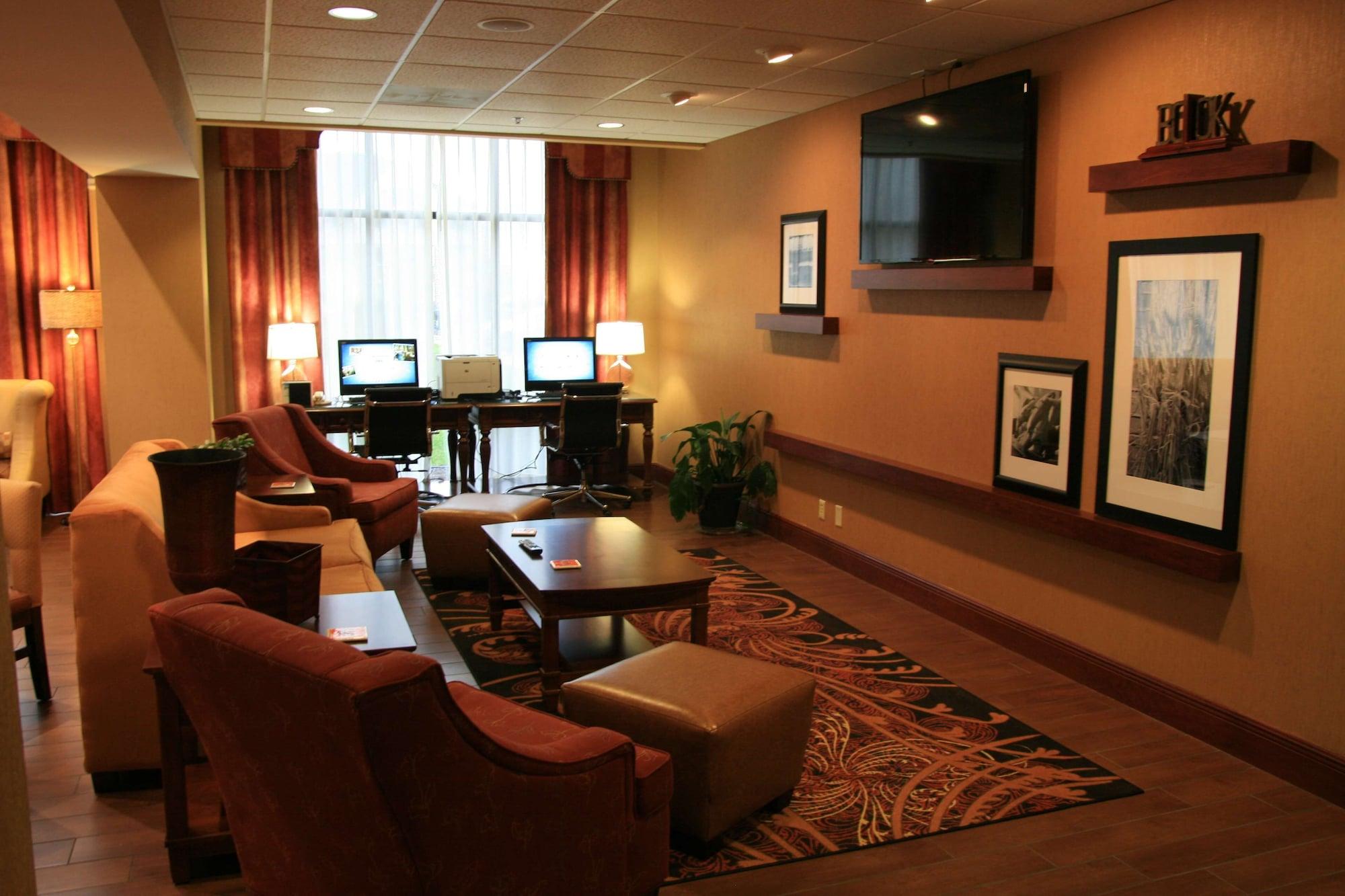 Vista Lobby Hampton Inn & Suites Springfield-Southwest