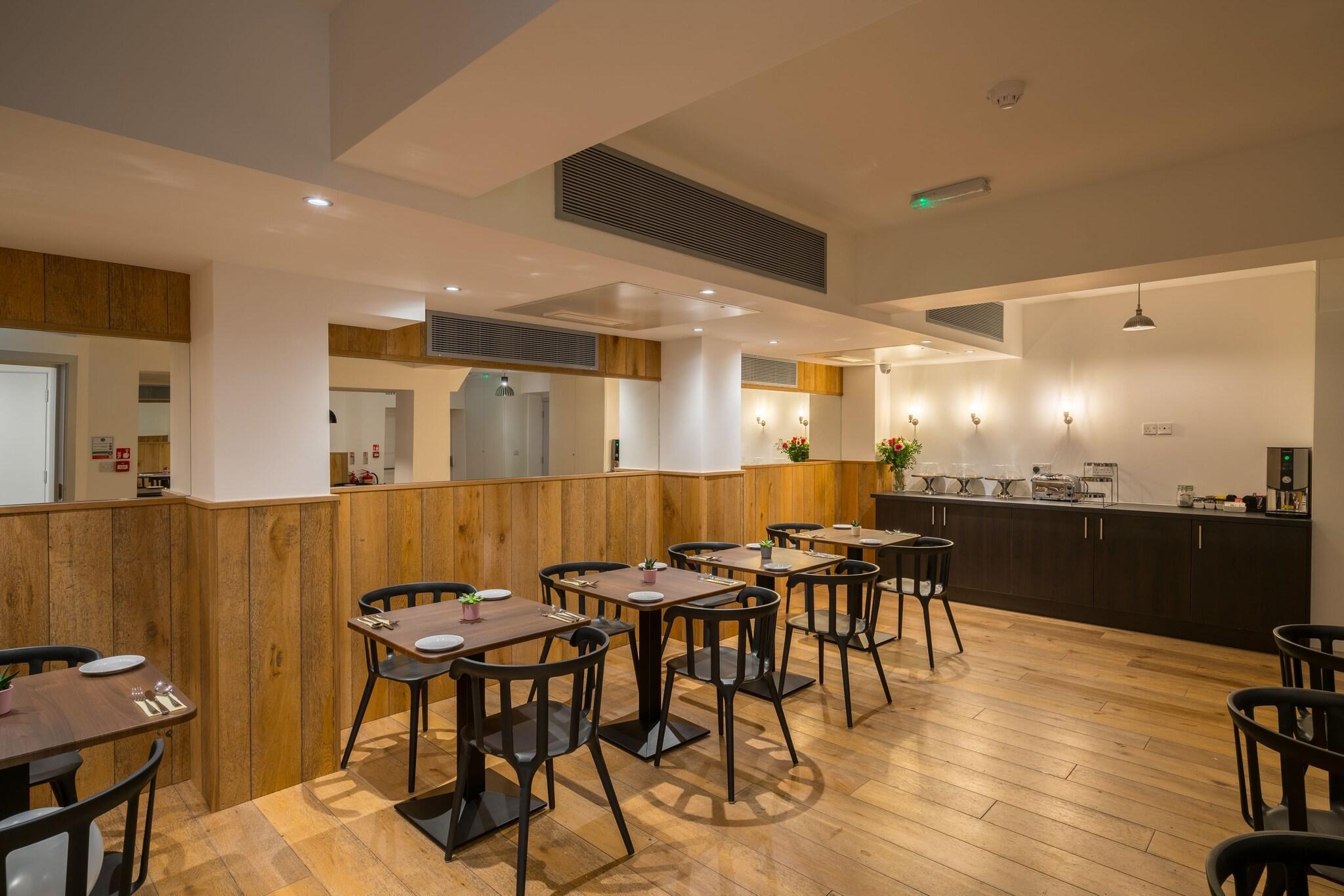 Restaurant Pelican London Hotel and Residence