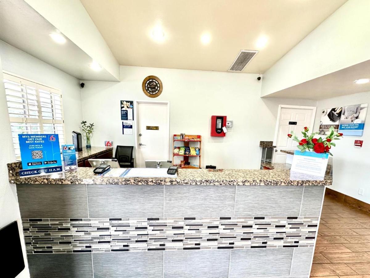 Vista Lobby Studio 6 Flagstaff, AZ