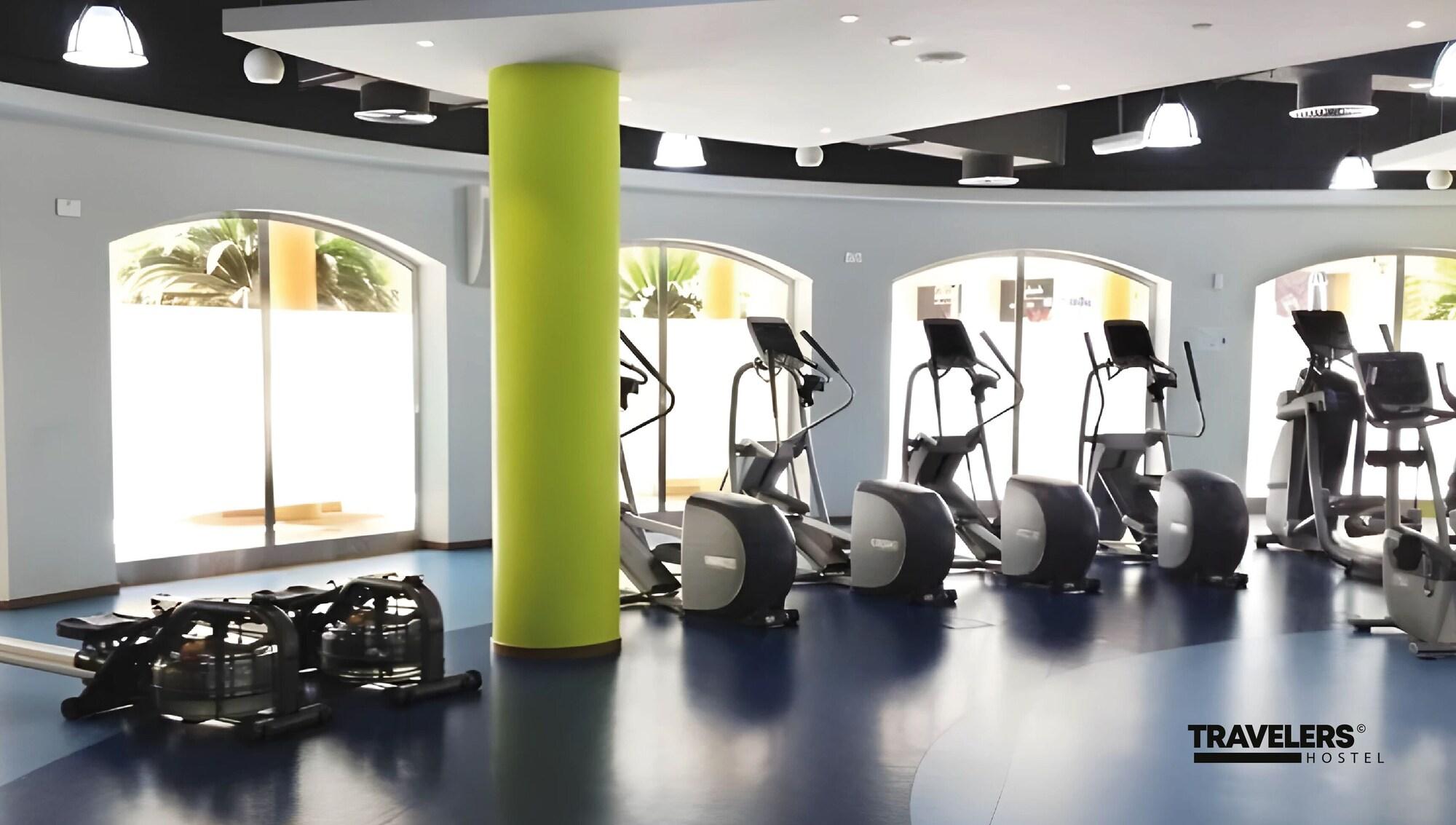 Gimnasio Travelers Dubai Marina Hostel