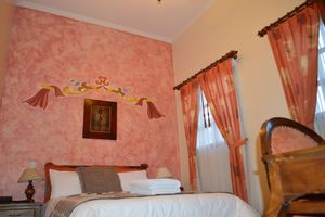 Alojamiento - Ubicated at the midtown Museus, churchs, Parks, and handicrafts sales places.