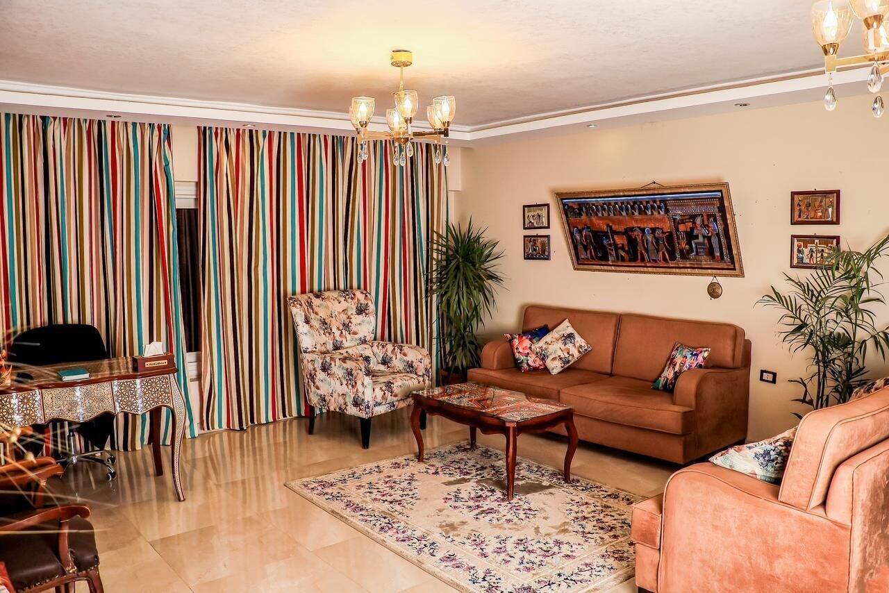 Vista Lobby Grand Pyramids Motel