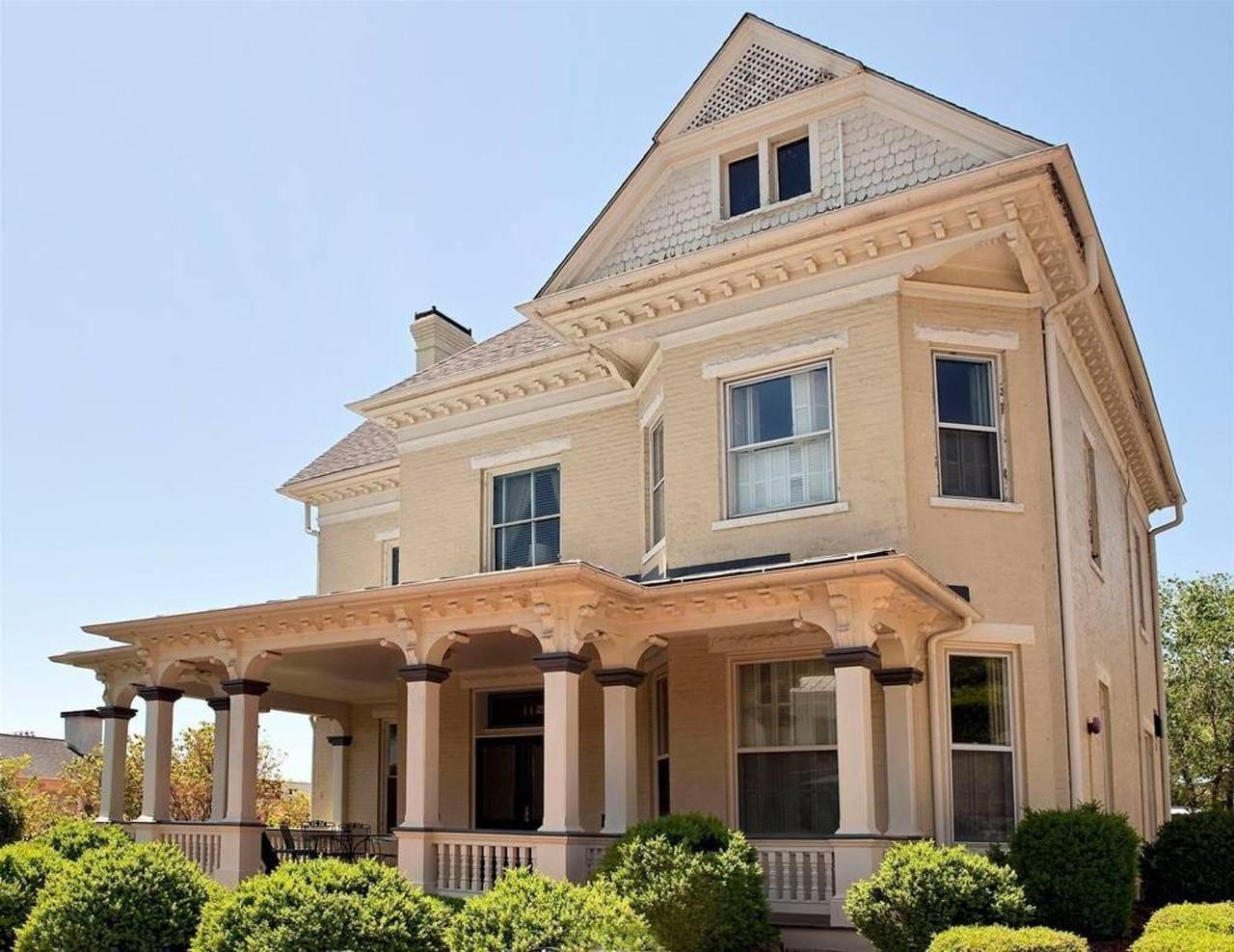Varios Frederick House