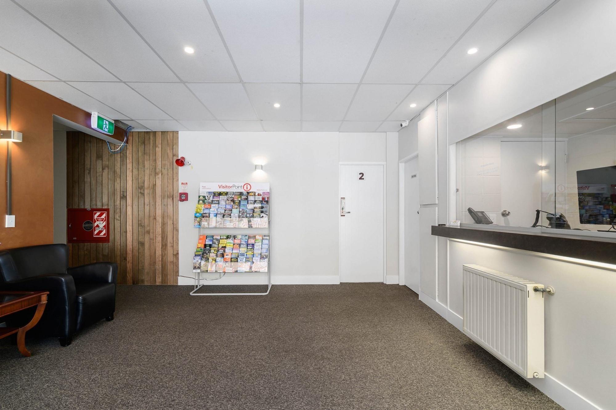 Vista Lobby Thermal Oak Motel