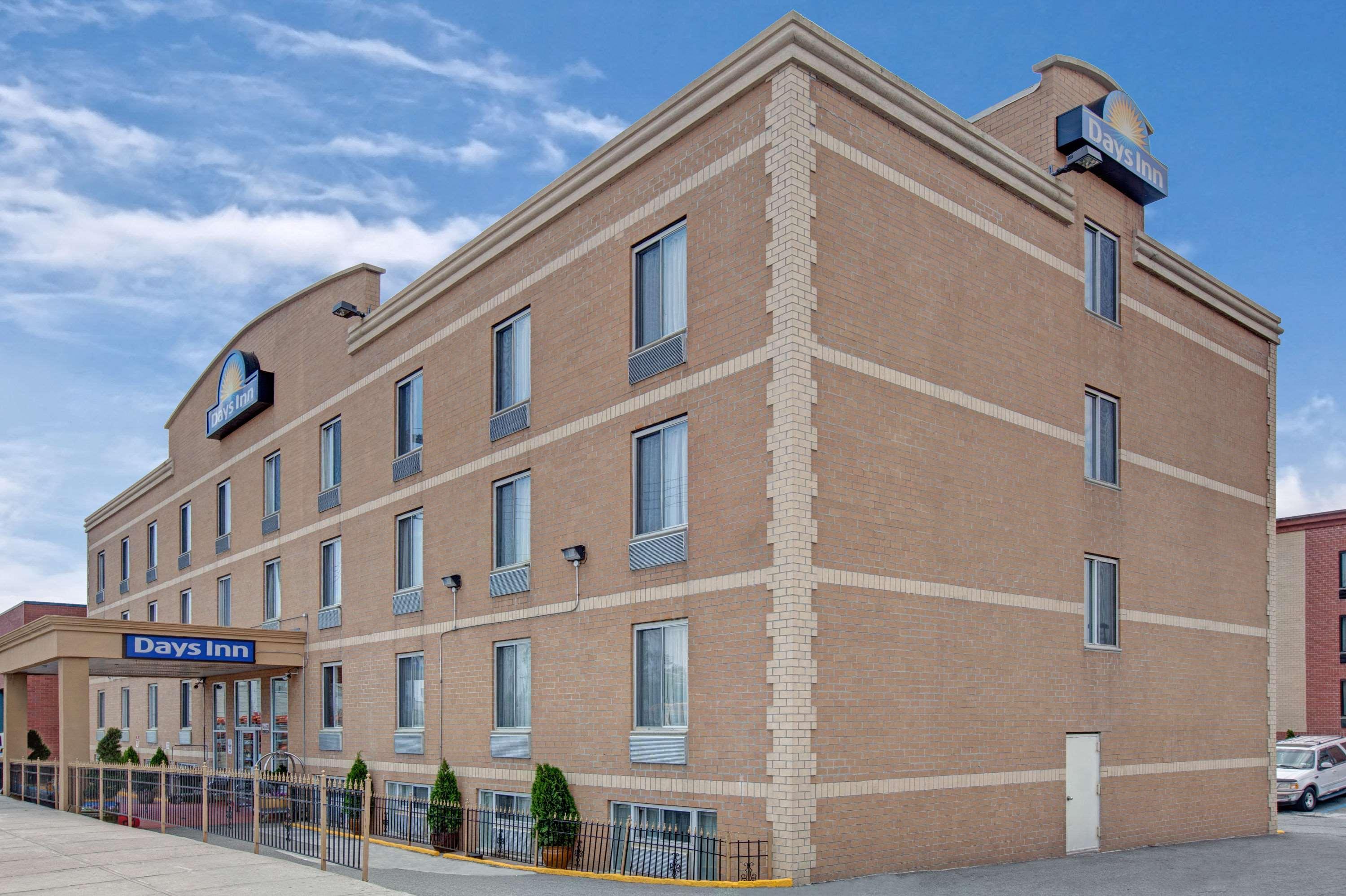 Vista Exterior Days Inn JFK Airport