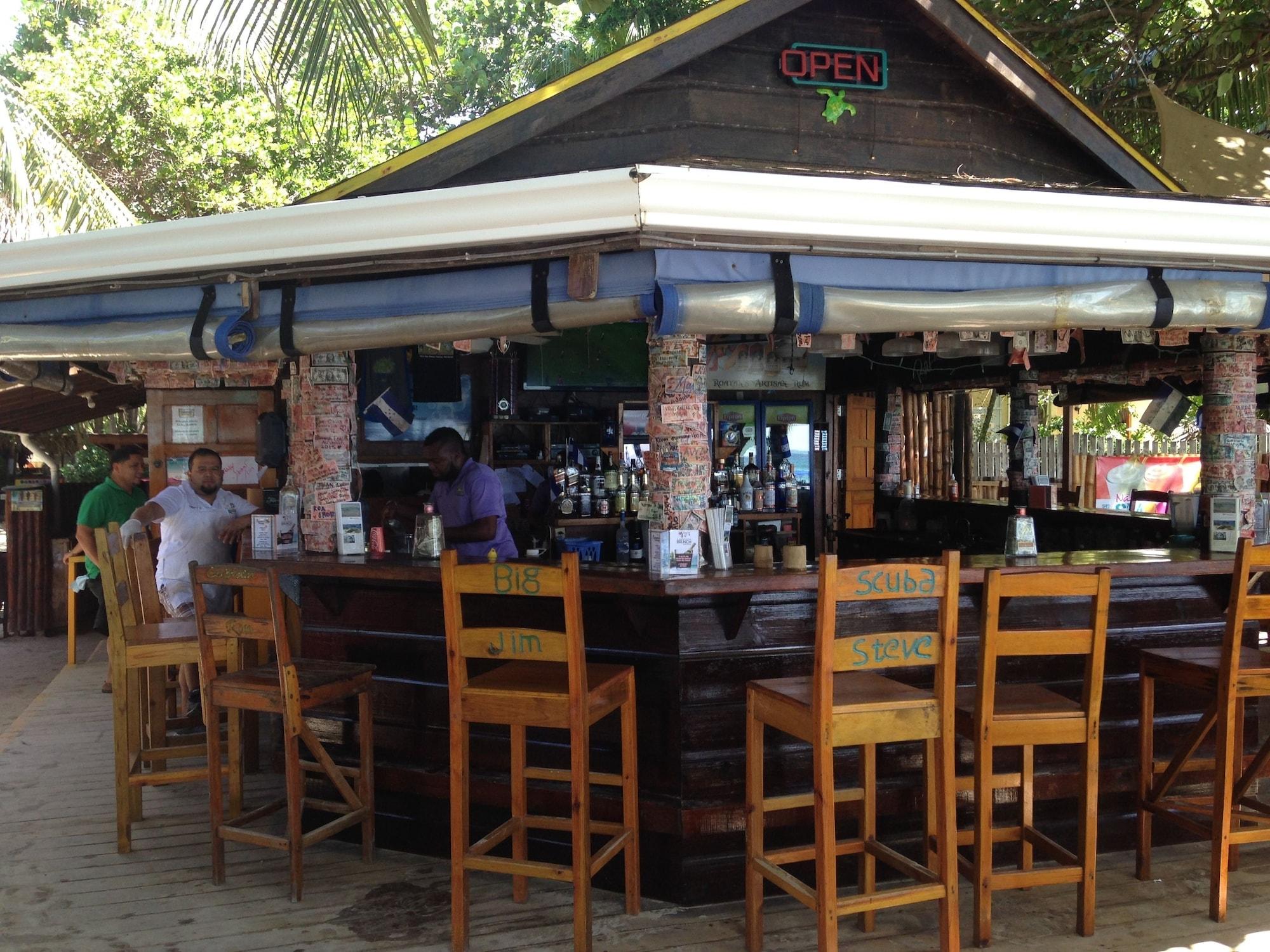 Bar/Salón Bananarama Dive & Beach Resort
