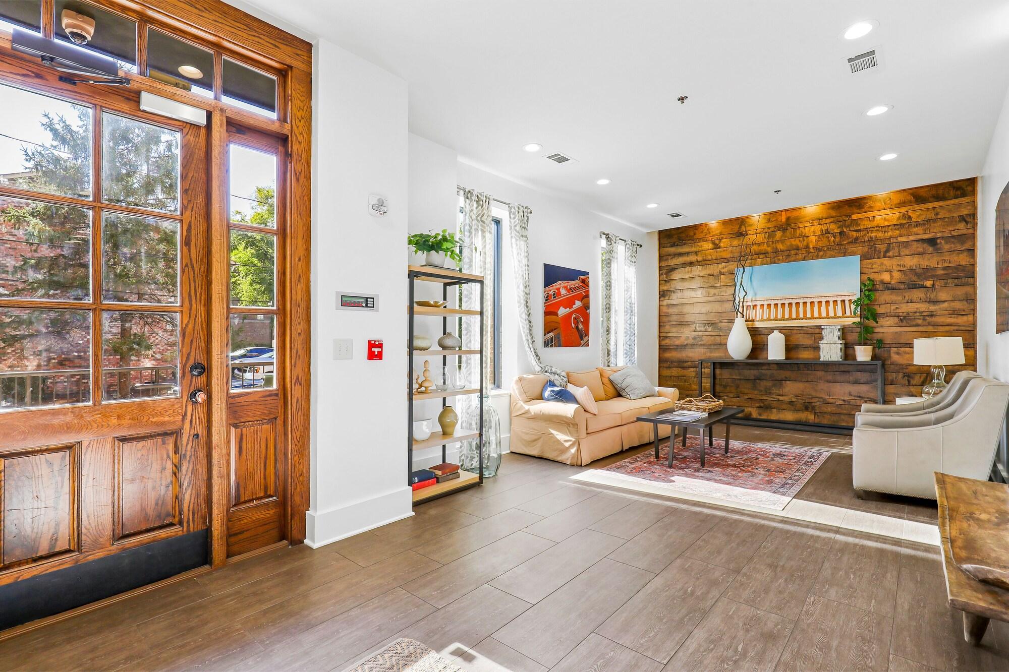 Vista Lobby Lofts On 30Th Ave