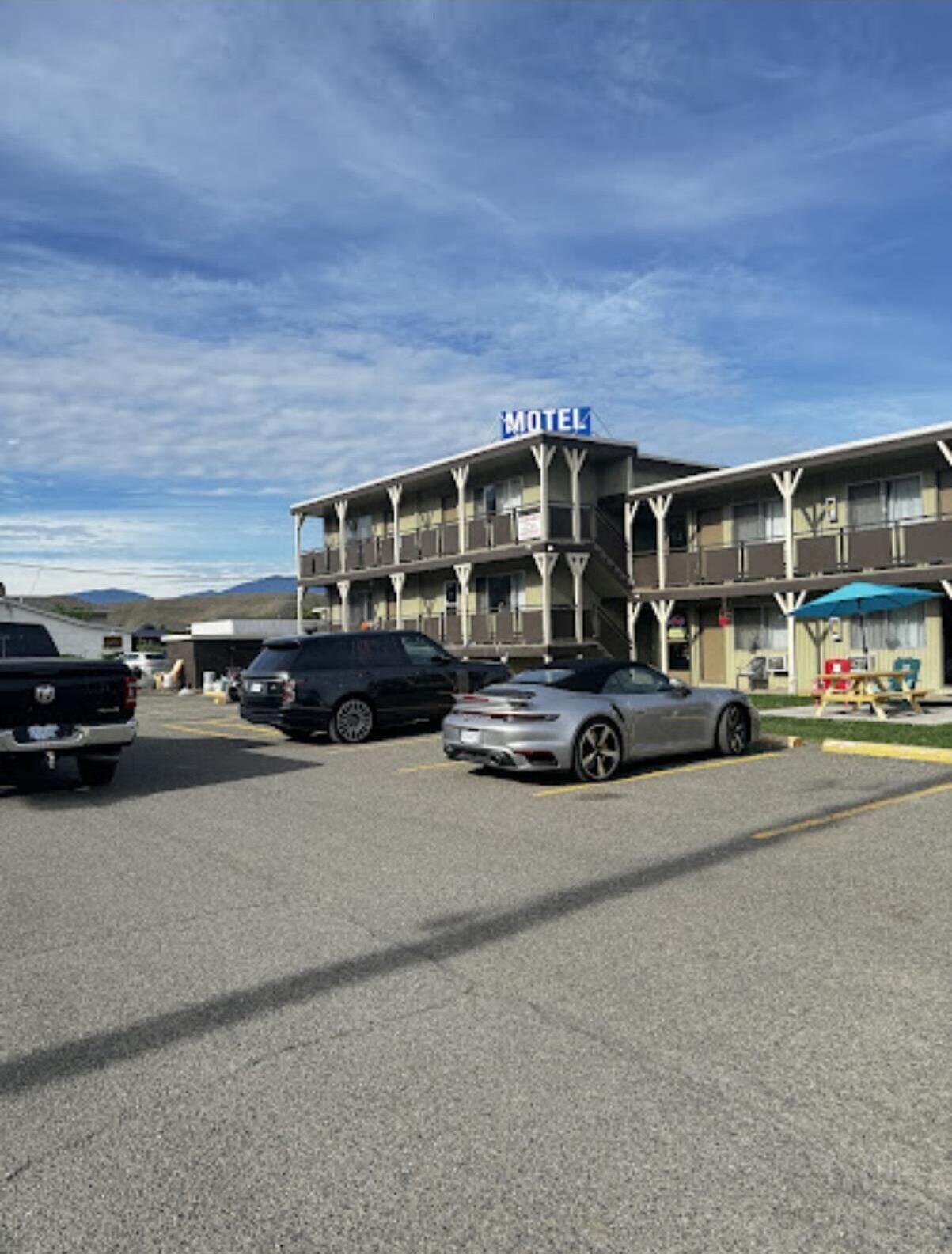 Varios Ashcroft Motel